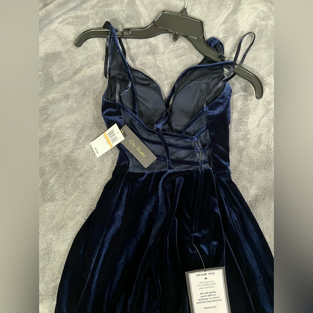 dress - Picture 3 of 6